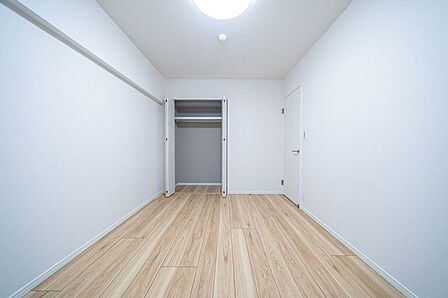 洋室(6.1帖) クローゼットの付いたお部屋です。