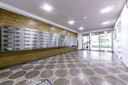 住まいの第一印象を決めるエントランスホール。清潔感もあり、管理の良さがうかがえます。