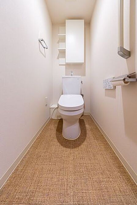トイレの上部には収納付。