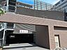 駐車場：【自走式立体駐車場の入口】※空き状況の詳細に関しては担当者までご確認ください。