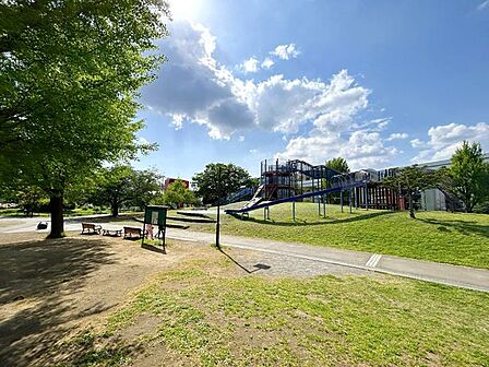 蒔田公園 徒歩1分。 60m