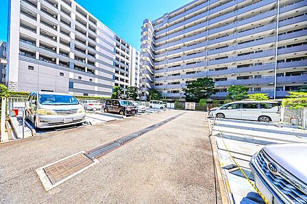 駐車場の空き状況に関しましては担当者までお問い合わせください。