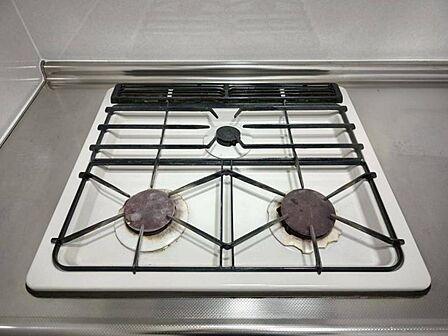 コンロは3口になっております!お料理時間も短くなりもう一品食卓を彩れそうですね!