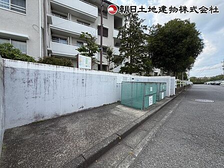 管理が行き届いたゴミ置き場で安心、日々の暮らしを快適に支える清潔な共用スペースです!