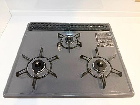コンロは3口になっております!お料理時間も短くなりもう一品食卓を彩れそうですね!