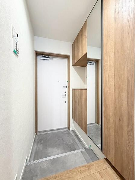 朝の出発も気持ちよく整い、帰宅時にほっとできる落ち着きの玄関