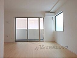 京福電気鉄道嵐山本線 太秦広隆寺駅 徒歩18分の賃貸マンション 4階1LDKのリビング/ダイニング