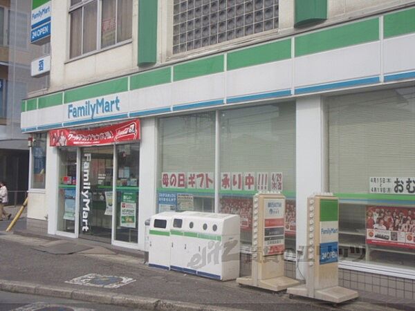 画像23:ファミリーマート　富野荘駅前店まで850メートル