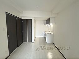 京阪宇治線 六地蔵駅 徒歩3分の賃貸マンション 5階1DKのリビング/ダイニング