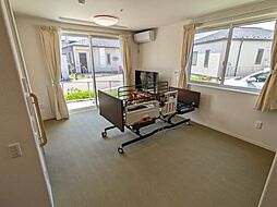 みらいふ岡田松岡　Ｃ棟 102 1階ワンルームのリビング/ダイニング