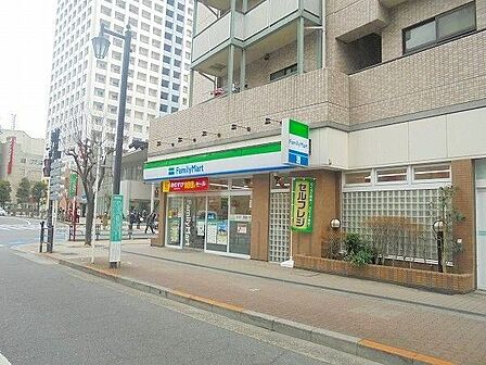 ファミリーマート練馬駅前店 徒歩1分。 50m