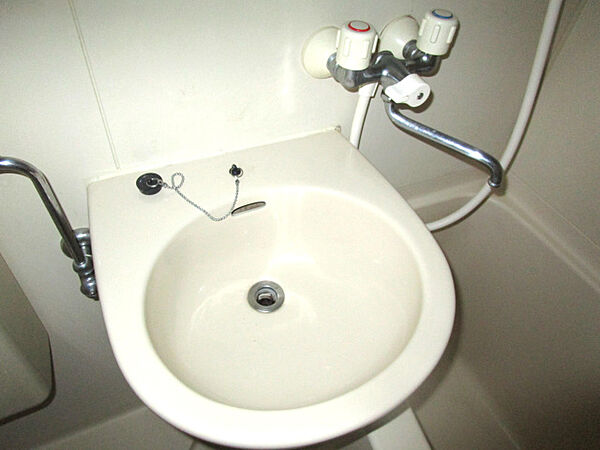 画像7:お風呂に小さな洗面スペース付いてます