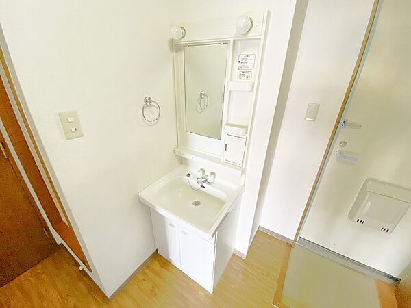 画像7:玄関横　洗面スペースあります