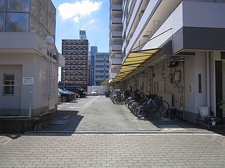 駐車場・バイク置場・駐輪場出入口