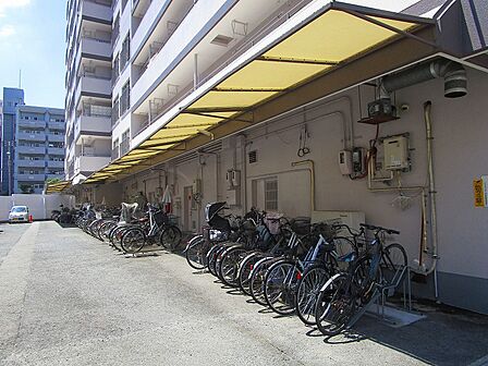 駐輪場空有：月額５００円。