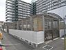 その他：屋根付きの駐輪場は雨の日も乗り降り楽々です。（空き状況は随時管理事務所で確認が必要です）