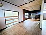 リビング/ダイニング：市川市下貝塚2丁目中古戸建の1F洋室です