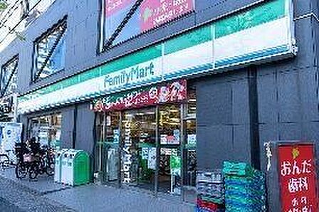 ファミリーマート 篠崎駅南口店 100m