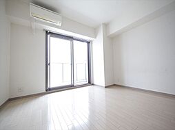洋室8帖　エアコン完備　南面バルコニー