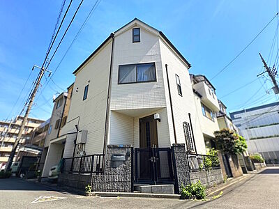 外観:■北西角地につき通風良好♪■全居室6帖以上♪■スーパー・コンビニが10分圏内にあり買物便利♪ 外観:■北西角地につき通風良好♪■全居室6帖以上♪■スーパー・コンビニが10分圏内にあり買物便利♪