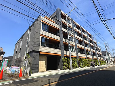 外観:バス停(三鷹三中前)が目の前の利便性の高い好立地! 外観:バス停(三鷹三中前)が目の前の利便性の高い好立地!