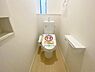 トイレ：トイレ トイレには快適な温水洗浄便座付き