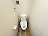 トイレ：トイレ トイレには快適な温水洗浄便座付き 