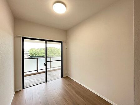 明るい光が差し込む快適な子供部屋。遊ぶ・学ぶ・眠るを快適にこなし、健やかな成長を優しく見守る安心の設計です。