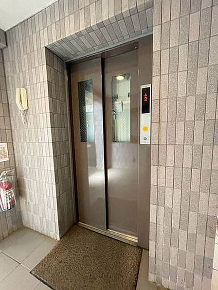 全階停止エレベーター