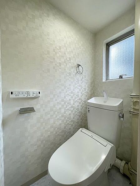 毎日使うトイレは落ち着きと清潔感のあるデザイン