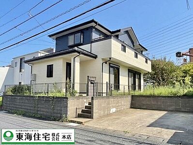 外観:敷地面積90坪超のゆとりある邸宅。その広さは落ち着きを備え、のびやかに住まえます。 外観:敷地面積90坪超のゆとりある邸宅。その広さは落ち着きを備え、のびやかに住まえます。