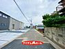 外観：前面道路 平日・土日問わずご案内致します！お気軽にお問合わせ下さい♪ 