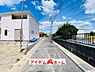 外観：前面道路 平日・土日問わずご案内致します！お気軽にお問合わせ下さい♪ 
