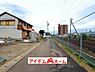 外観：前面道路 平日・土日問わずご案内致します！お気軽にお問合わせ下さい♪ 