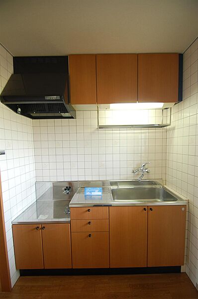 画像4:ガスコンロ設置可能なキッチンです。収納あります。
