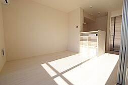 イーストコートA 201号室 2階1LDKのリビング/ダイニング