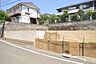 外観：家を建てる場合、方位は要チェックです。現実的に日当たりのよい家ならばリビングは南側、建築基準法でも北側に当たる家への配慮は求められています。土地を見学に行く際は、方位磁針を持って行くようにしましょう。