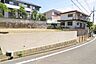 外観：現地に行くなら、物件の周囲の地形がどうなっているかを見ることも大切です。周辺より低くなっている土地では、大雨などで水が集まりやすいため、地盤が弱くなっているということも考えられるため、注意が必要です。
