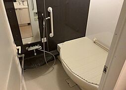 入浴時の快適さも大事なことですが、綺麗な状態を維持できなければ気持ちよく入浴できません。毎日の掃除が楽という点は大事なポイントになります！カビが生えにくく掃除がしやすい、壁や浴槽を選ぶといいでしょう。