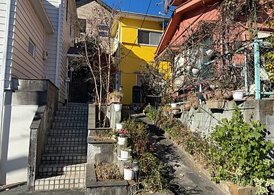 外観：販売されている全ての土地が、宅地用の土地であるとは限りません。都市計画法に基づき、基本的に住宅を建てることができるのは土地計画区であることに加え、市街化区域として定められている地域のみとなっています。