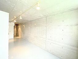 クアドゥロ 1階ワンルームのリビング/ダイニング