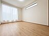 寝室：過ぎ行く時間をゆったりと感じることができる落ちついたプライベートルームです