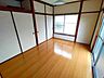 寝室：全居室収納付きでお片付けも楽になりますね