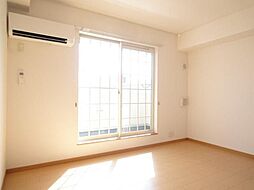 プラシード湘南 2階1LDKのリビング/ダイニング