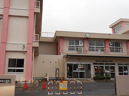 郡山市立桃見台小学校 徒歩14分。 1050m