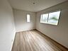 室内：【洋室】大きな窓からあたたかな日差しと爽やかな風が通り抜ける洋室！（同仕様）