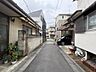 その他：公道から一歩入った私道に面しており、不特定多数の通行がほとんどないプライベート感の高い立地です。小さなお子様や大切なペットにも優しく、極めて静かな環境が保たれています。