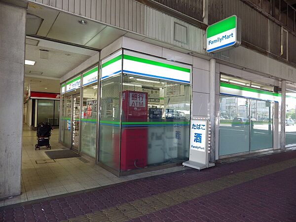 画像24:【コンビニエンスストア】ファミリーマート 近鉄四日市駅南口店まで203ｍ