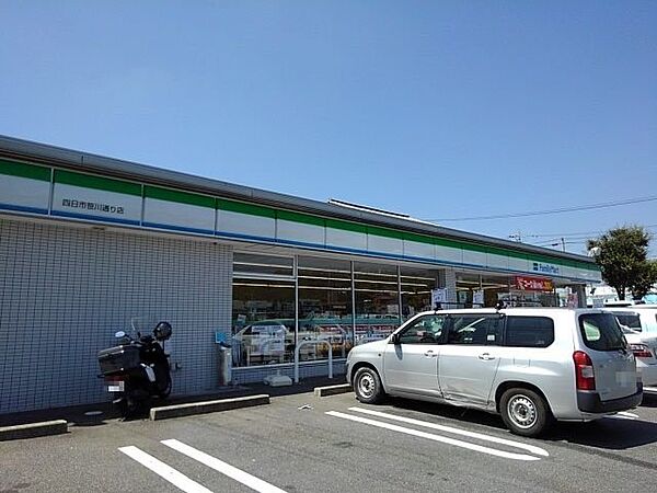 画像16:ファミリーマート　笹川通り店まで900m