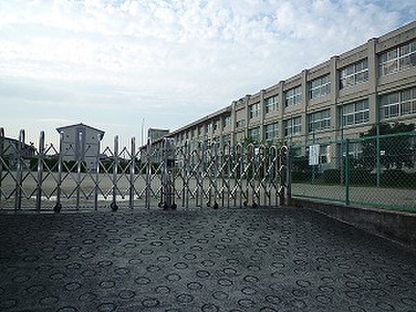 【小学校】四日市市立 内部小学校まで771ｍ